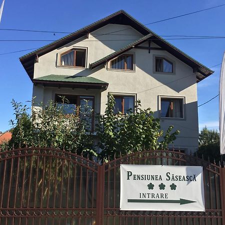 Pensiunea Saseasca Leresti Exteriör bild
