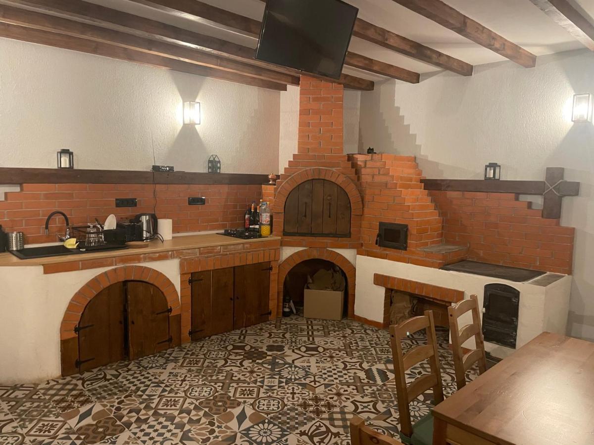 Pensiunea Saseasca Leresti Exteriör bild